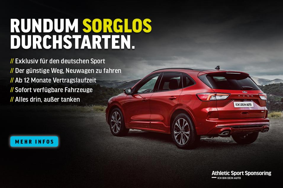 Rotes SUV auf einer Straßenumgebung, beworben mit Text für ein Sport-Sponsoring-Angebot.